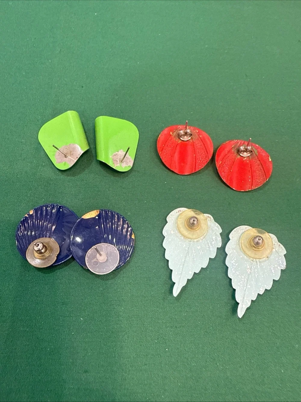4 Pair Of Metal Pierced Earrings 70D